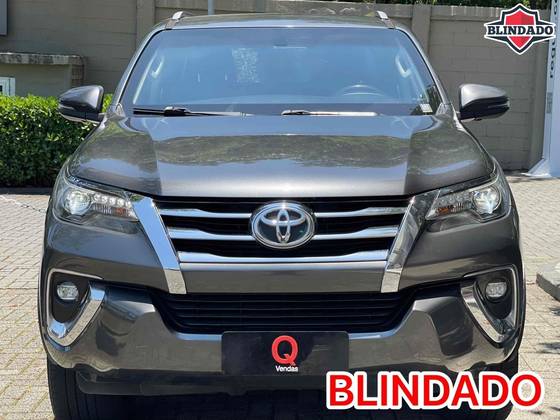 TOYOTA HILUX SW4 2.8 SRX 4X4 7 LUGARES 16V TURBO INTERCOOLER DIESEL 4P AUTOMÁTICO TOYOTA HILUX SW4 2.8 SRX 4X4 7 LUGARES 16V TURBO INTERCOOLER DIESEL 4P AUTOMÁTICO